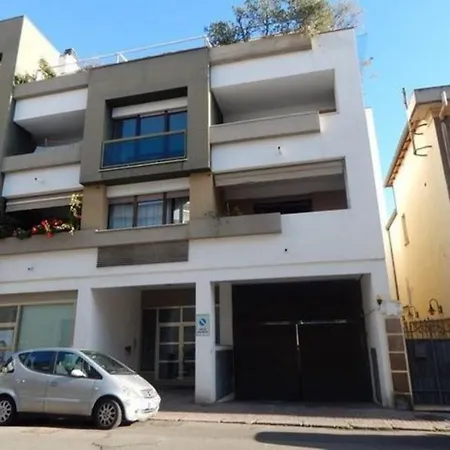 Rossini Parking דירה
